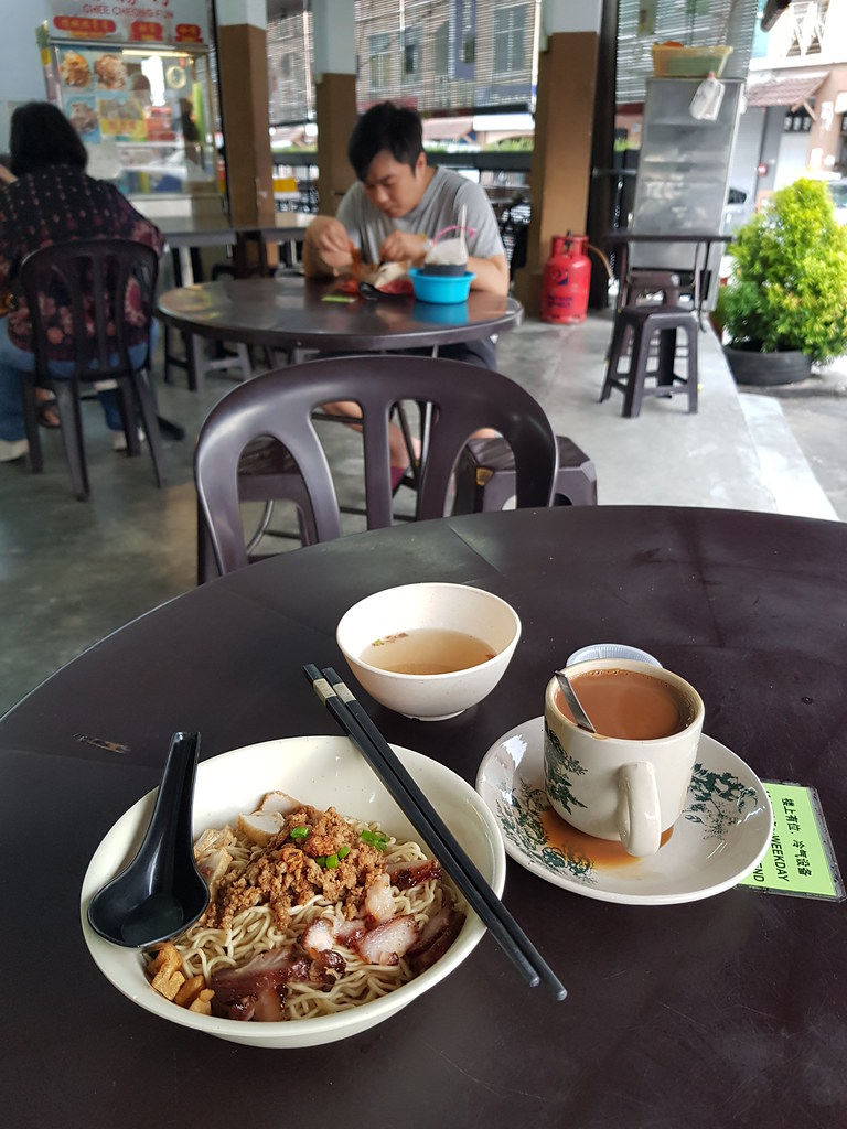 沙勞越麵 Sarawak Mee rm$8 & 鴛鴦 Cham rm$2.40 @ 樂樂茶餐室 Restoran Le Le in Puchong Bandar Puteri