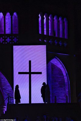 The silhouets at the cross