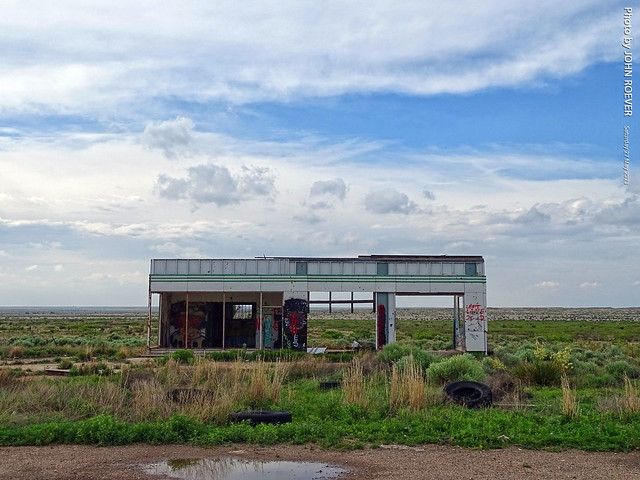 Abandoned gas station off I-40 near Glenrio, 27 May 2023