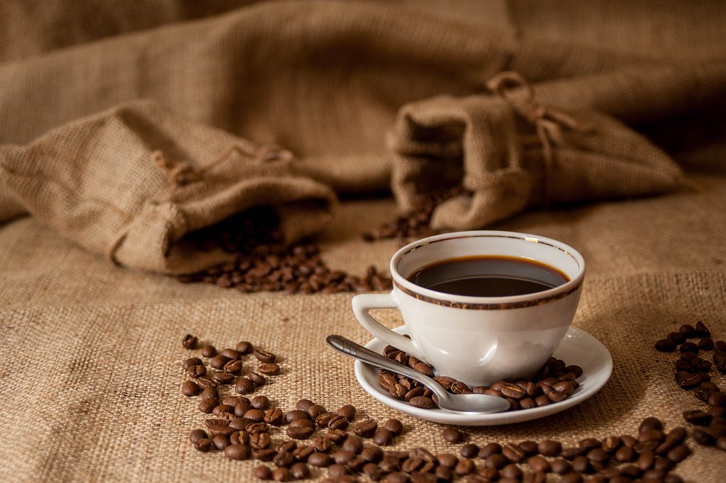 隨著全球氣溫不斷升高，有專家警告對溫度、濕度敏感的咖啡將面臨減產。圖片來源：arifarca／Pixabay