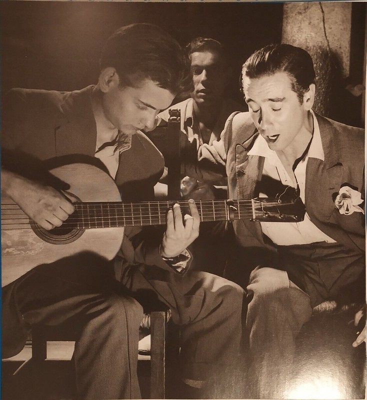 Cantando flamenco con guitarras en Toledo a mediados del siglo XX. Fotografía de Jean Dieuzaide, Yan de Toulouse.