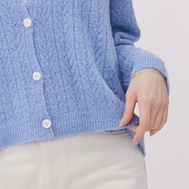 棉．麻 女毛衣/針織衫 藍色 - Teddy V領開襟挑花軟柔針織衫 天藍