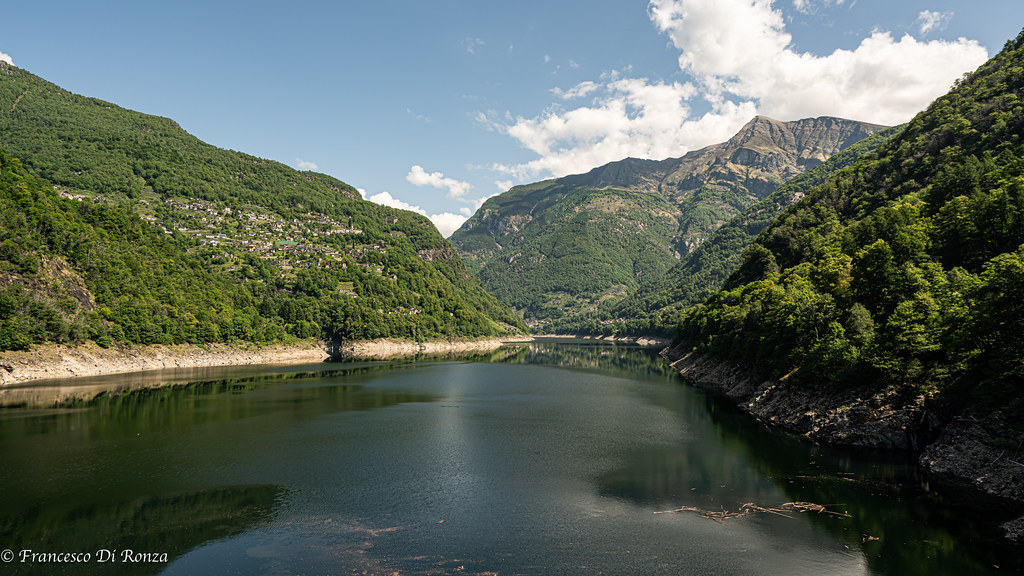Lago di Vogorno .)2305/7593-51
