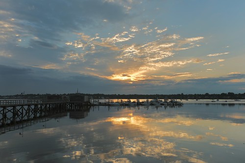baysidemarina clouds water littleneckbay reflection refraction dawn sunrise delayed cloudy july292023 fujixt5 xf18135mmf3556r pier light morning boats nyc newyork