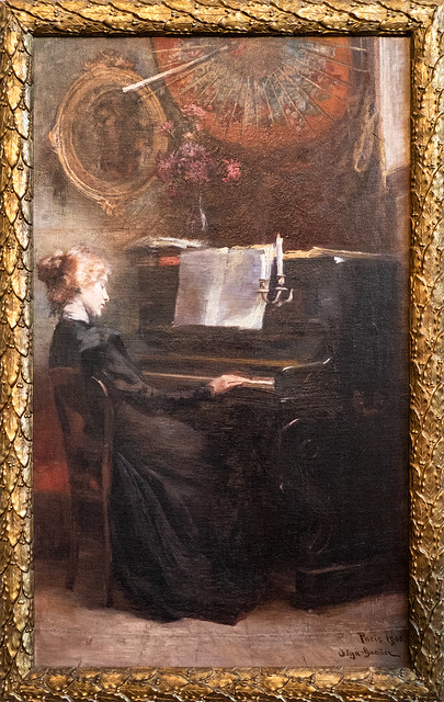 Lintschi Granner by the Piano