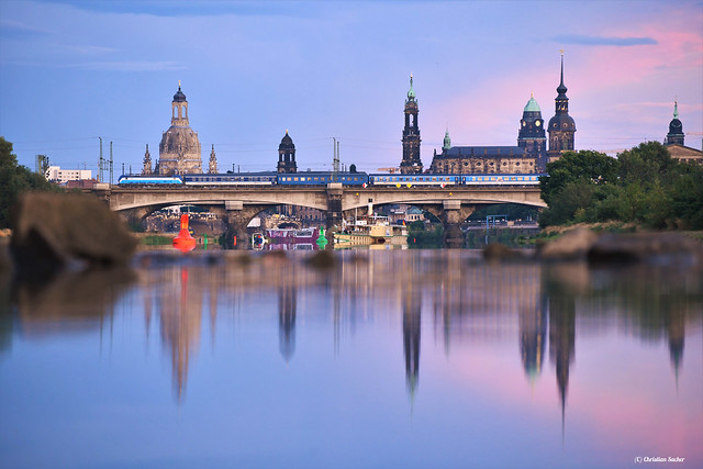 Nachtzug von Prag nach Zürich auf der Dresdner Marienbrücke