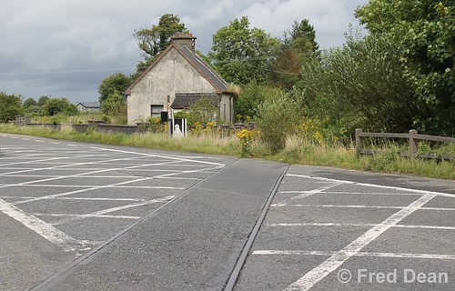 rail railway line avenue level crossing xe297 n17 ballindine mayo lc august 2012 iarnrod íarnród éireann eireann abandoned