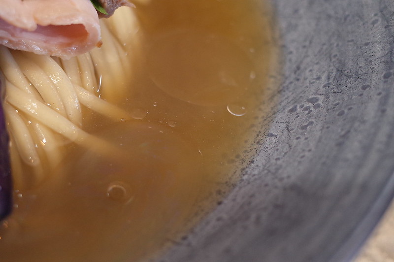 Ricoh GRⅡ池袋二丁目宍道湖しじみ中華蕎麦琥珀煮干し昆布水冷麵のスープ