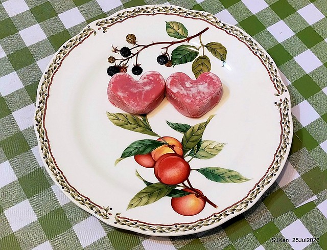 We Sweet Mochi desserts (全聯七夕甜品麻糬祭 --- We Sweet 愛情麻糬、和風牡丹餅與麻糬四重心)for Chinese Valentine's Day on Aug 22, 2023 at PX Mart, July 25, 2023.