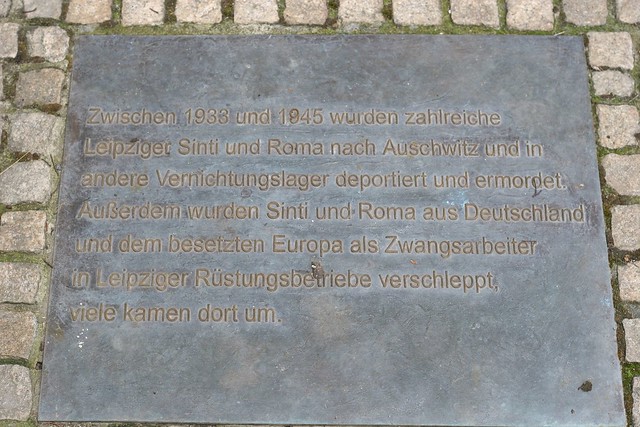 2003 Leipzig Gedenktafel zur Erinnerung an die in der NS-Zeit deportierten und ermordeten Leipziger Sinti und Roma am Schwanenteich Goethestraße/Ritterstraße in 04103