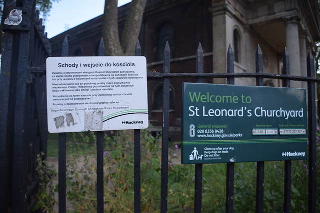 DSC_1499 St Leonard's Shoreditch Churchyard London Sign of the Times Steps and Portico No Loitering. NOT exactly Christian! Schody i wejscie do kosciola Translated from Polish: Stairs and entrance to the church