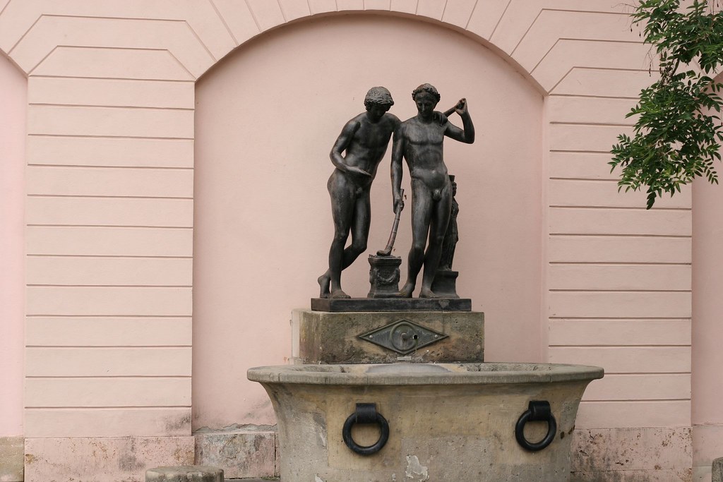 um 400-300 v.Chr. Weimar Jünglingspaar Bronze Platz der Demokratie in 99423