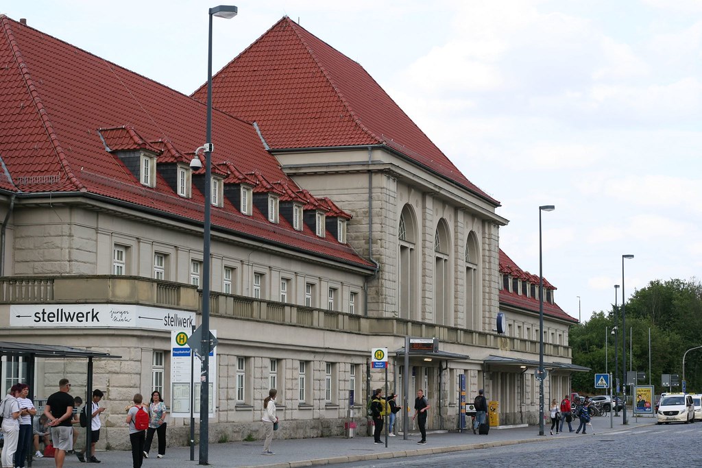 1914/22 Weimar neoklassizistisches Bahnhofsempfangsgebäude an der Thüringer Bahn Carl-August-Allee/Schopenhauerstraße 2 in 99423