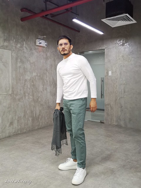 halfwhiteboy - dusty green pants and white pullover outfit 02