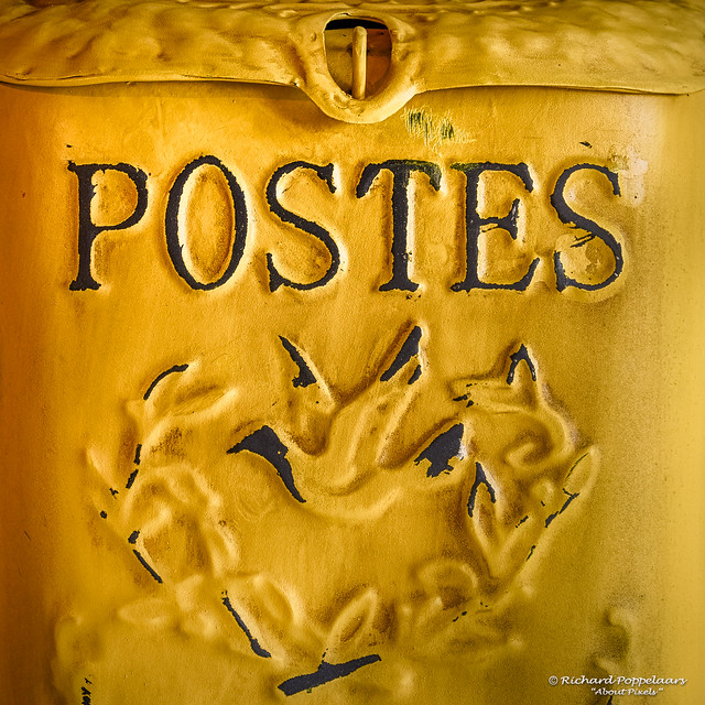 A single mailbox - Postes! (Le Buisson-de-Cadouin/FR)