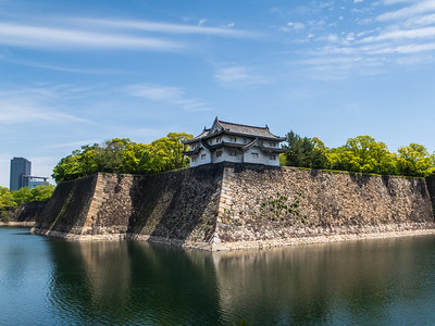Nihon_arekore_02961_Osaka_57_Castle_moat_100_cl