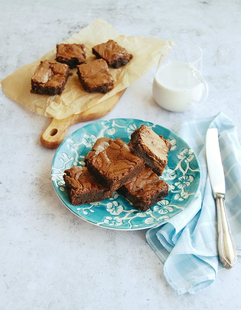 Brownies de manteiga queimada com doce de leite