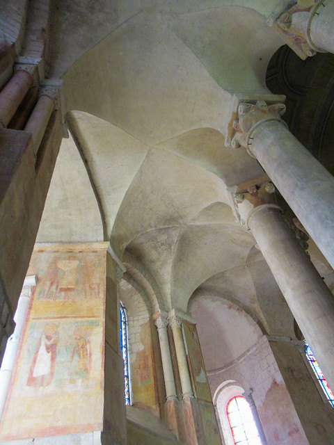 Ambulatory vaults, remnants of polychromy, Église Saint-Hilaire le Grand, Poitiers, France