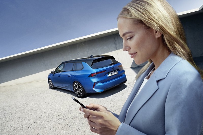 Opel apresenta três novos serviços conectados
