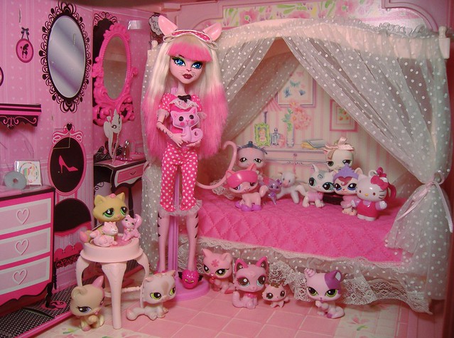 Purrsimmon in her bedroom