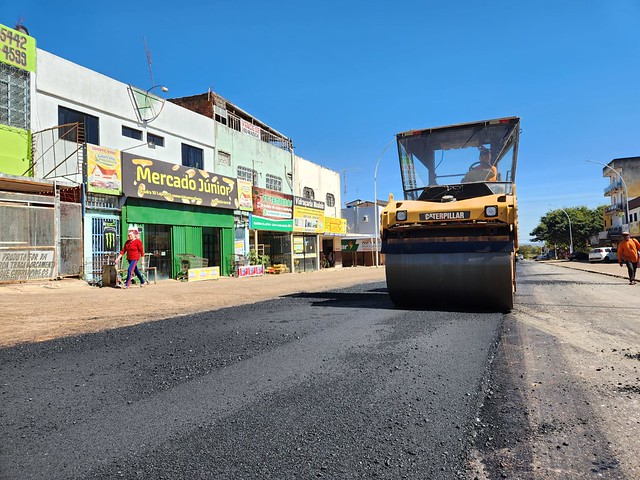 Avenida Comercial do Setor Oeste do Gama ganha nova pavimentação asfáltica