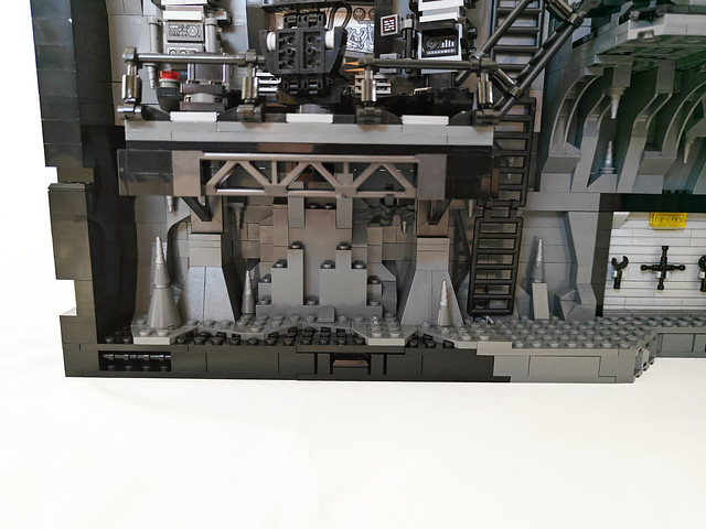 LEGO Batman Batcave – Shadow Box (76252)