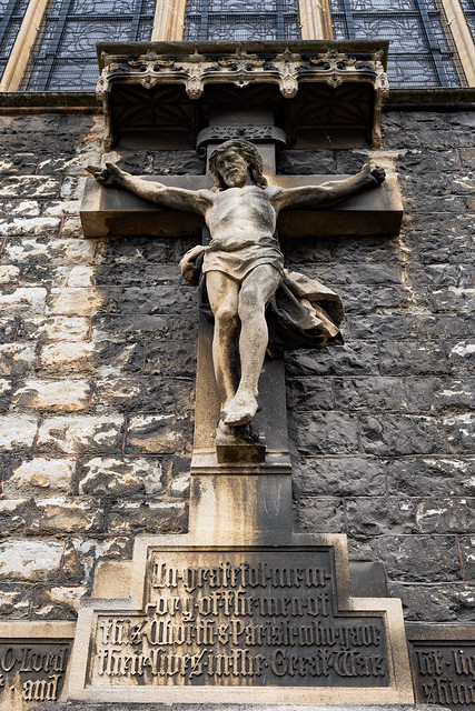 Crucifix St Nicholas, Chiswick