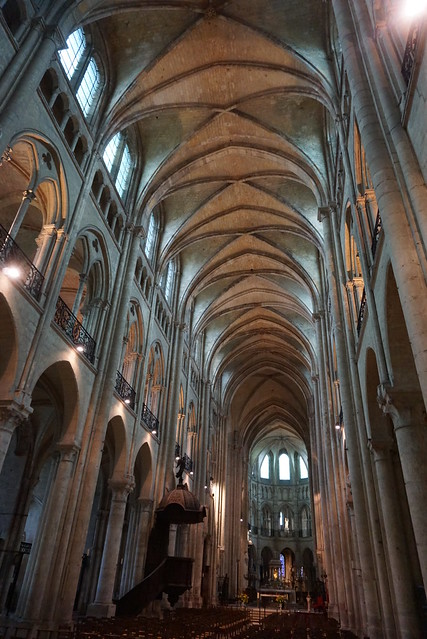 Cathédrale Notre-Dame, Noyon : Vue intérieure