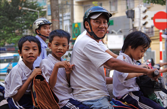 Quatre sur une moto au Vietnam: du déjà vu!