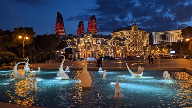 Swans Fountain - Evening Walk - Baku, Azerbaijan