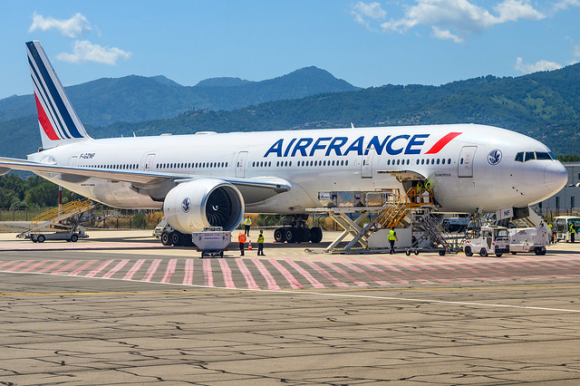 Air France / B773 / F-GZNF / LFKB