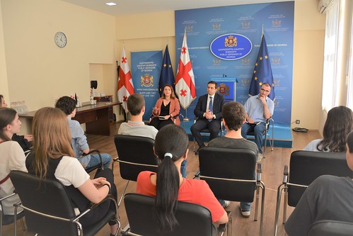 სახალხო დამცველი თბილისის სხვადასხვა სკოლების მოსწავლეებს შეხვდა / 31.05.2023 / Public Defender Meets with Students of Various Schools of Tbilisi