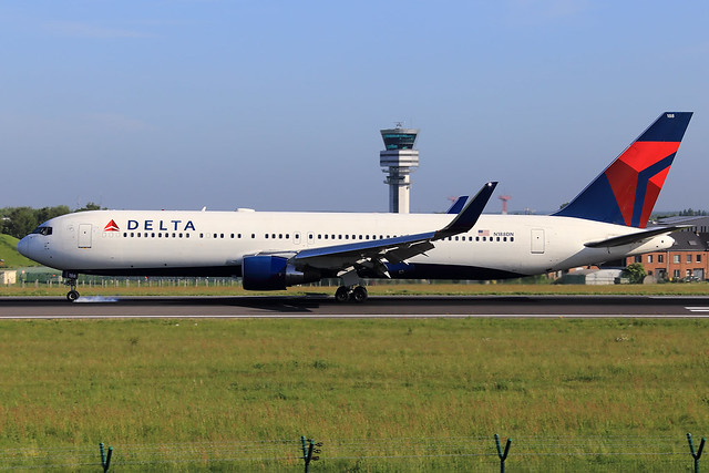 Delta Air Lines  Boeing 767-332(ER) N188DN