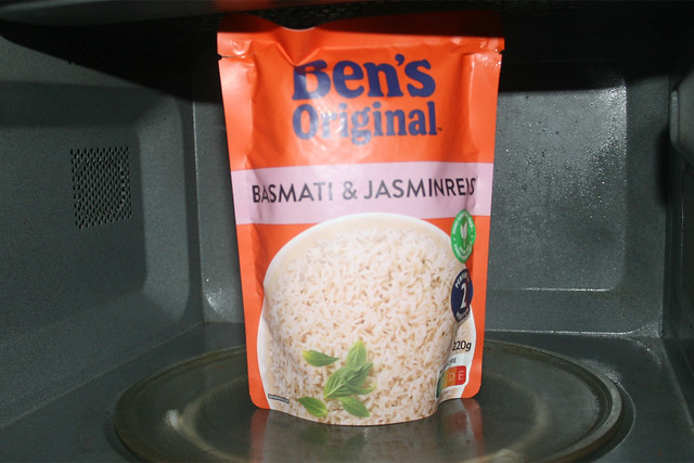 10 - Heat rice in microwave / Reis in Mikrowelle erhitzen