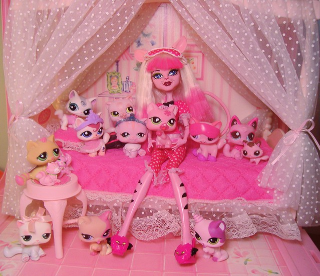 Purrsimmon Werecat in her room