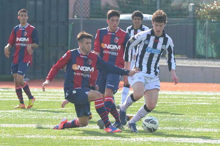 Marsura in azione durante un Bologna-Udinese del campionato primavera 2012/13