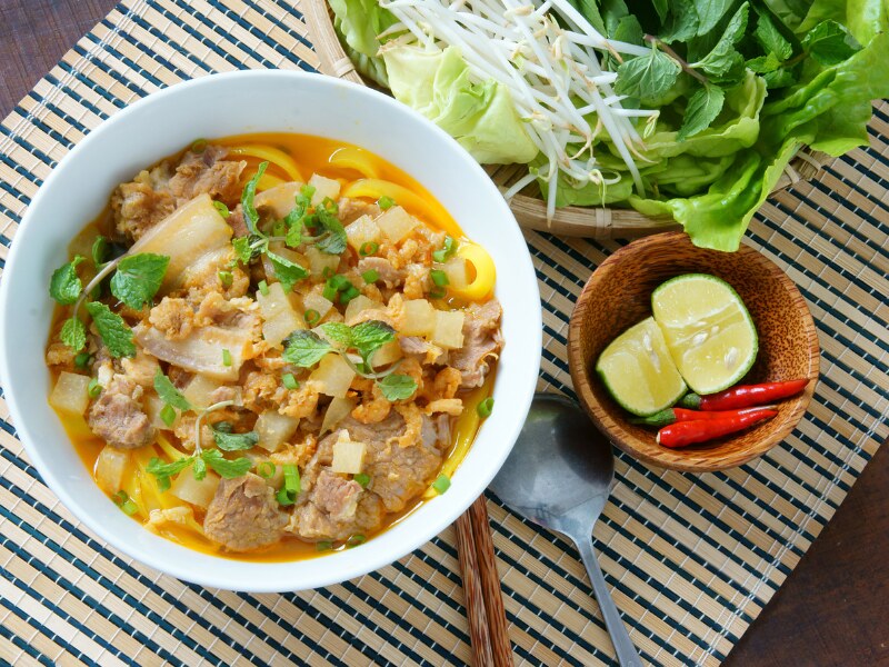 popular dishes in Vietnam - Mi Quang