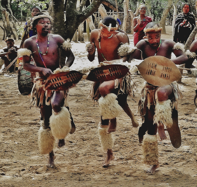 SÜDAFRIKA( South-Africa), KWAZULU-NATAL, Traditional village  Gooderson-Duma Zulu Lodge, warrior's  dance , 22353