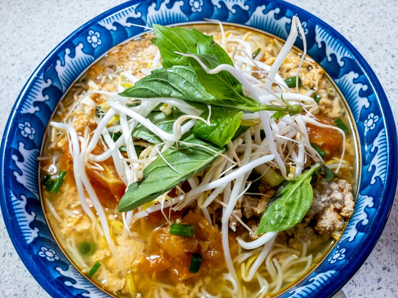 popular dishes in Vietnam - Bun Rieu