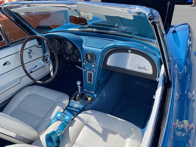 1965 Chevy Corvette Sting Ray convertible - Dashboard