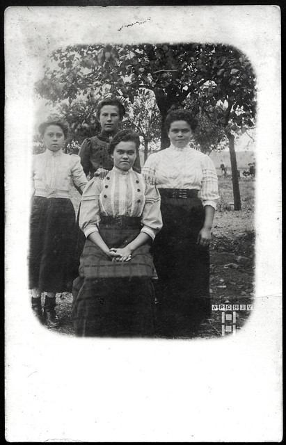 ArchivTappen37(1K)188 Geschwister, Frauen, Franken, Deutschland, 1910er