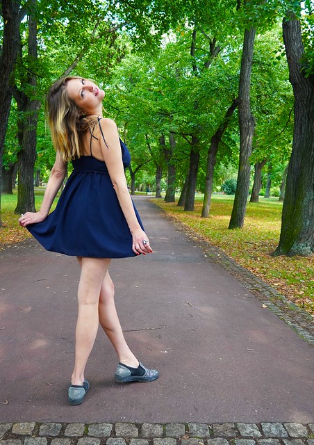 Blue Dress in the Park / Tereza