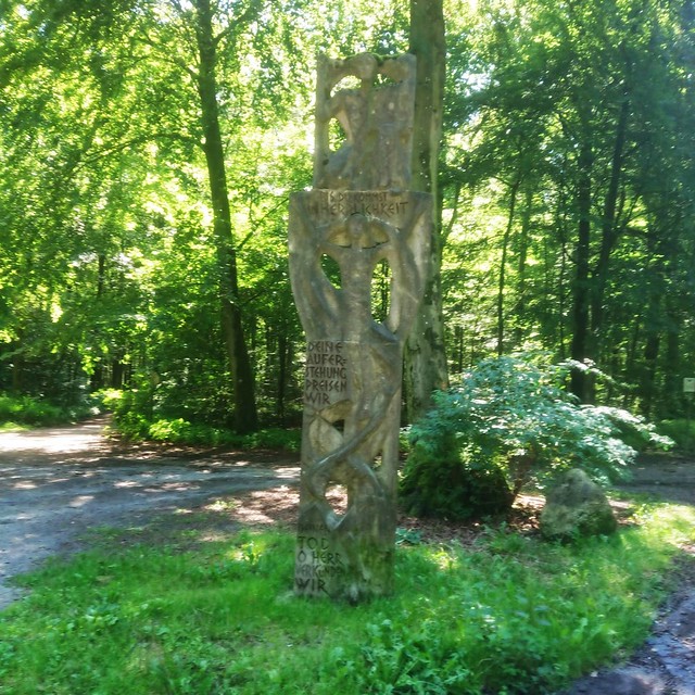Kreuz am Waldspielplatz
