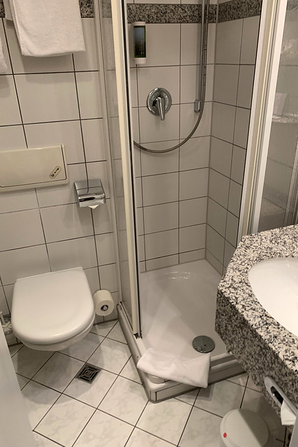 12 - Parkhotel Schloss Hohenfeld - Bathroom / Bad