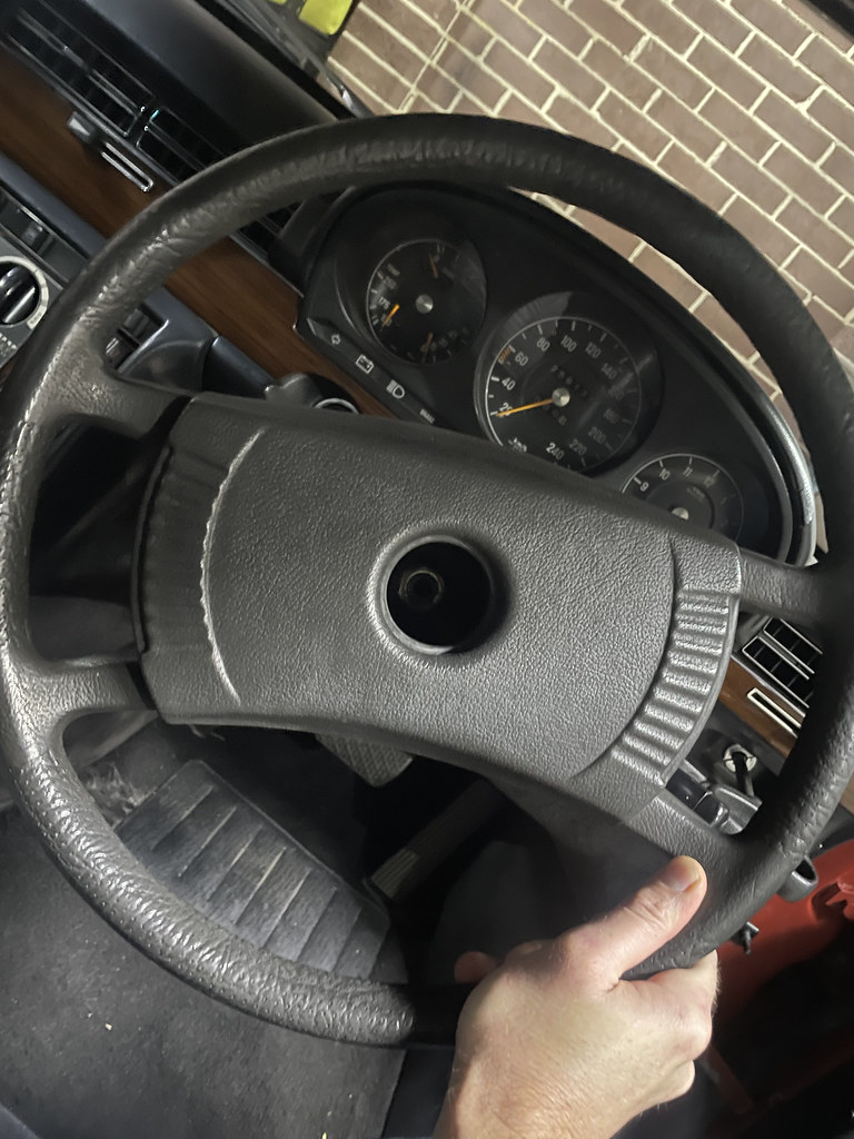 Steering box alignment