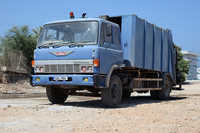 Hino FH refuse lorry CAL854