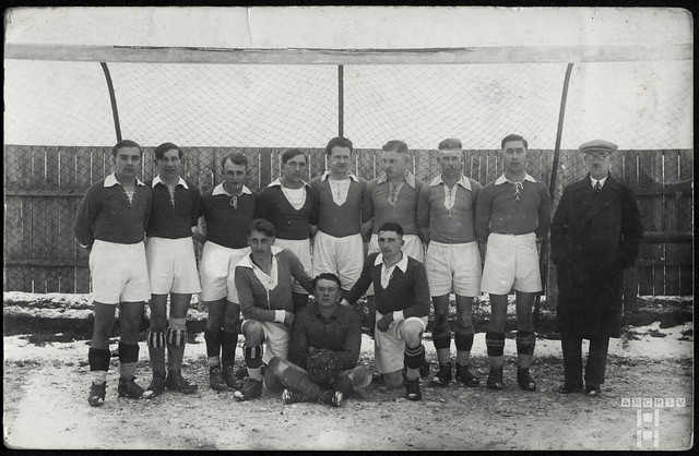 ArchivTappen37(1K)209 Fußballmannschaft, Sportplatz, 1920er