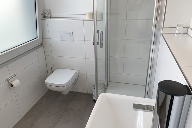 26 - Parkhotel Nordwalde - Bath / Bad -  Toilet & Shower / WC & Dusche
