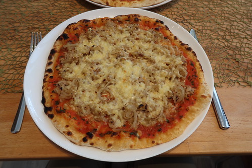 Thunfisch-Zwiebel-Pizza (meine)