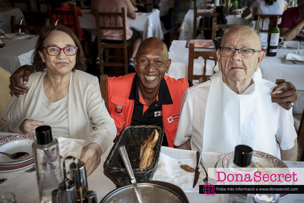 Generositat i alegria: la Creu Roja Andorrana organitza un dinar per a la gent gran a Os de Civís